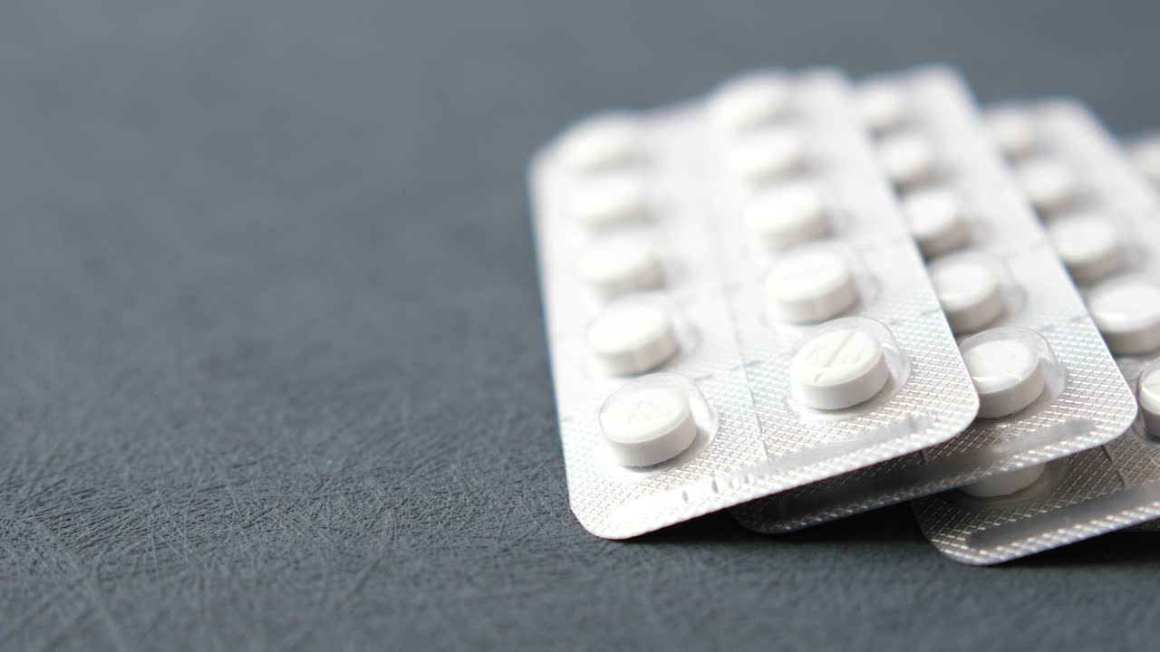 envases de pastillas blancas