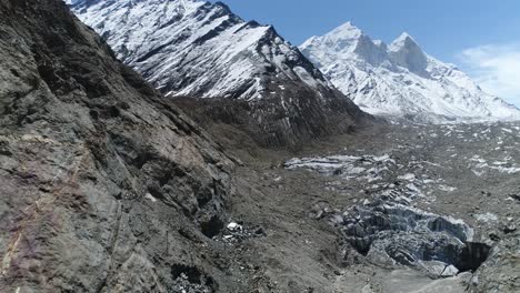 Gomukh-Oder-Gaumukh-Uttarakhand,-Indien-Gomukh-Ist-Der-Endpunkt-Oder-Die-Spitze-Des-Gangotri-Gletschers-–-Die-Quelle-Des-Bhagirathi-Flusses,-Einem-Der-Hauptflüsse-Des-Ganges