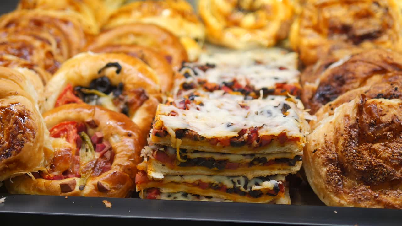 다양한 터키 페이스트리와 피데