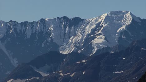 Montañas-Nevadas-De-Alaska-En-El-Verano