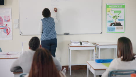 escena del aula con el maestro y los estudiantes