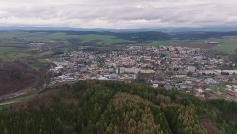 La-Ciudad-De-Ústí-Nad-Orlicí-Desde-Una-Perspectiva-Aérea-Desde-Un-Dron