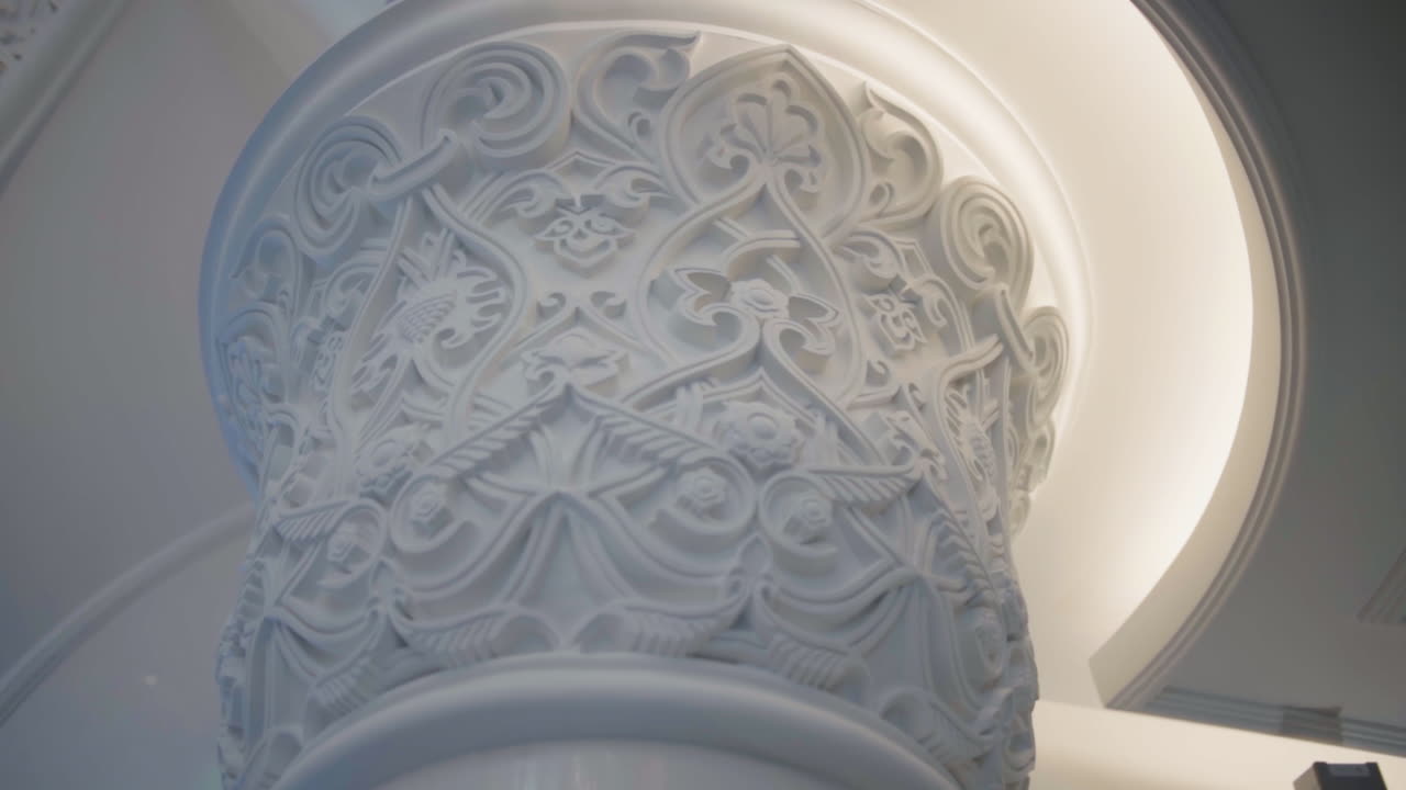 장식 된 색 기둥 세부 사항