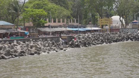 Shops-And-Stalls-On-Dadar-Beach-In-Mumbai-India