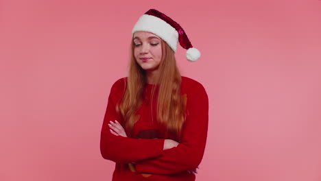 niña de navidad insatisfecha preguntando la razón del fracaso, expresando incredulidad irritación, sintiéndose aburrida