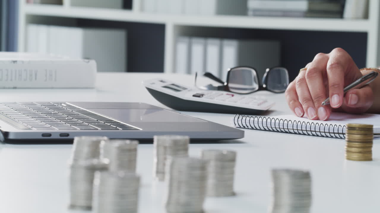 el presupuesto es un poco ajustado para este mes.