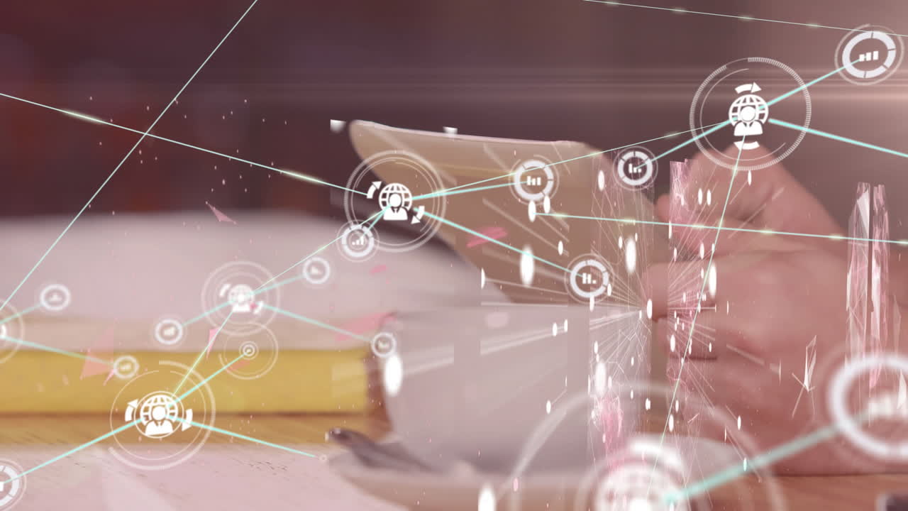 카페에서 디지털 태블릿을 사용하는 사람의 중간 섹션에 대한 디지털 아이콘의 네트워크