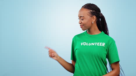 Happy-black-woman,-volunteer