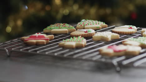 Video-Von-Weihnachtsplätzchen-Mit-Zuckerguss-Und-Kopierraum-Auf-Grauem-Hintergrund