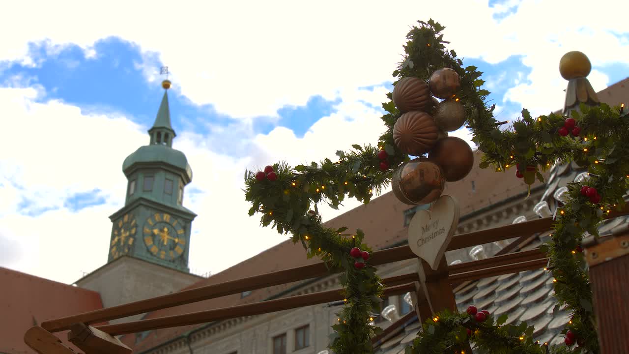 별 모양의 크리스마스 화환