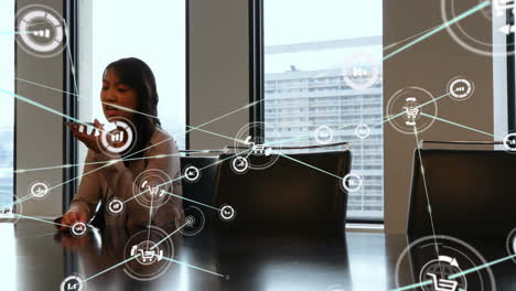 animación de la red de conexiones con iconos sobre mujer de negocios usando samrtphone