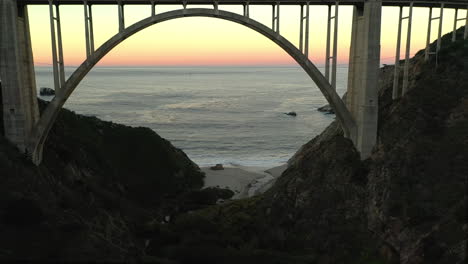 puente bixby en big sur al amanecer, california