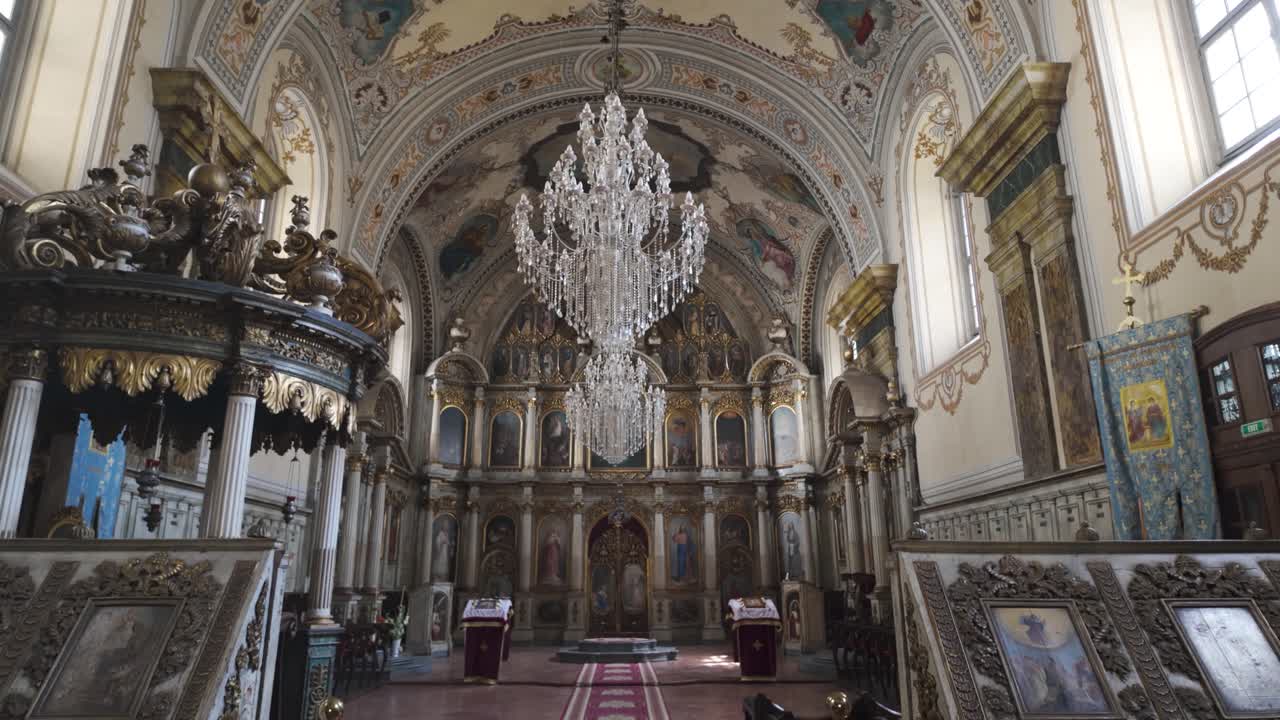Interior view of Timisoara’s Serbian Orthodox Cathedral highlighting the grandeur, spiritual atmosphere, and intricate decorations
