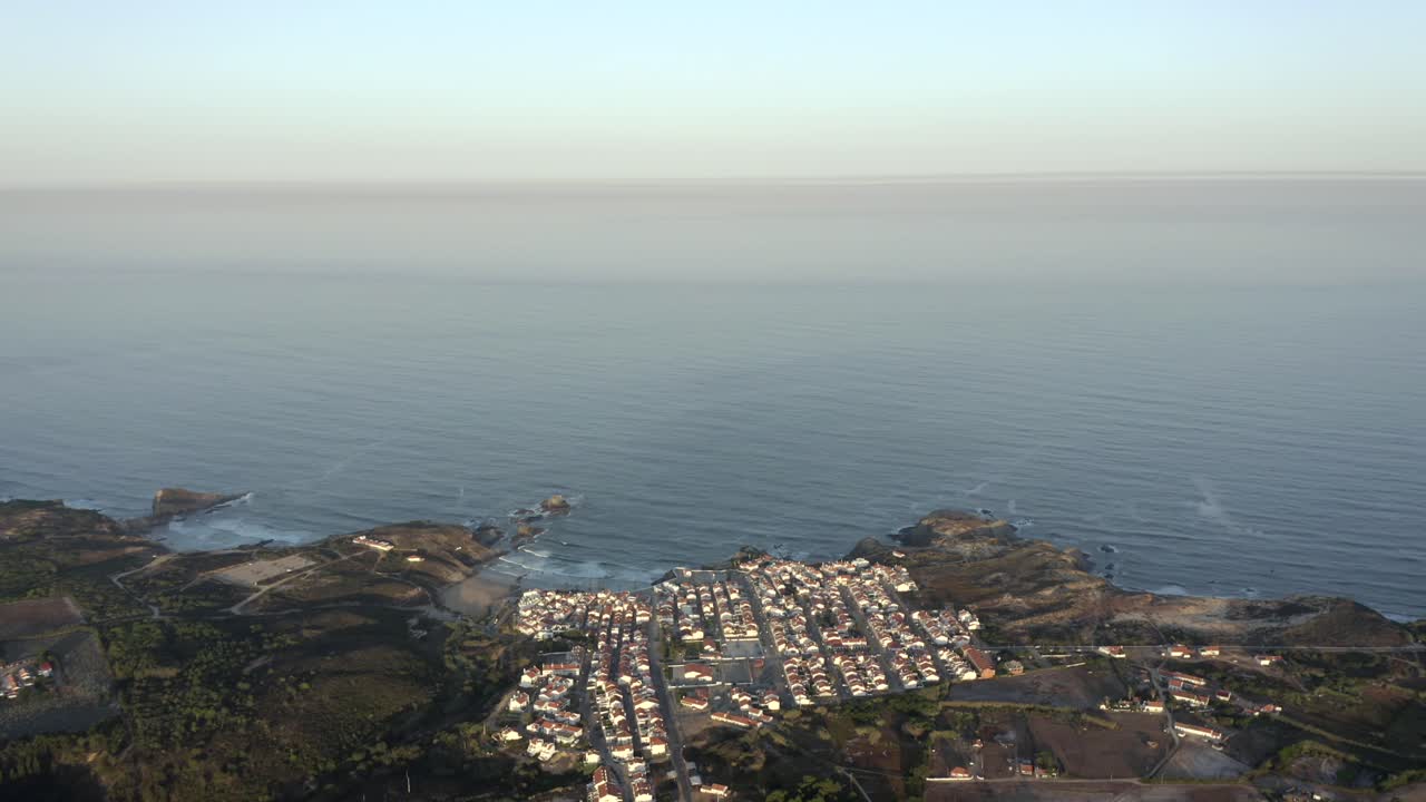 zambujeira do mar, 포르투갈을 바라보는 편안한 개요 샷