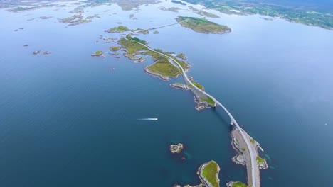 Imágenes-Aéreas-De-La-Carretera-Del-Océano-Atlántico-Noruega