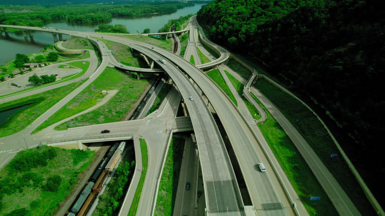 Aerial view of the Dresbach Bridge, USA, with smooth traffic flow across its span.