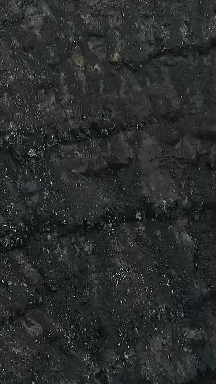 Motivo aereo astratto di terra rossa erosa.