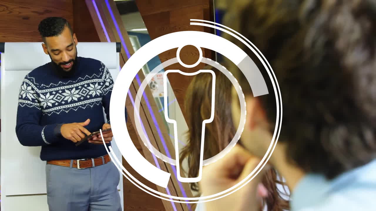 animación de íconos de ia y procesamiento de datos en diversas personas de negocios