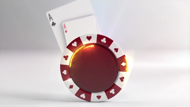 fichas de póquer y cartas de juego