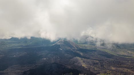 drone hiperlapso paricutin volcán con nubes