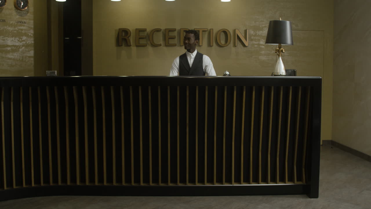 афроамериканский мужчина на работе