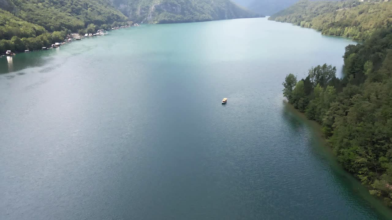 imágenes aéreas del parque nacional de tara serbia destinos de viaje de europa para las vacaciones de verano