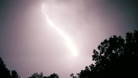 tormenta eléctrica masiva clima extremo corte de energía desastre tornado cinemático 4k