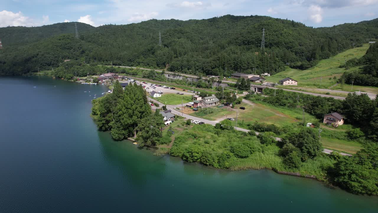 호수 와 산 들 의 공중 전망