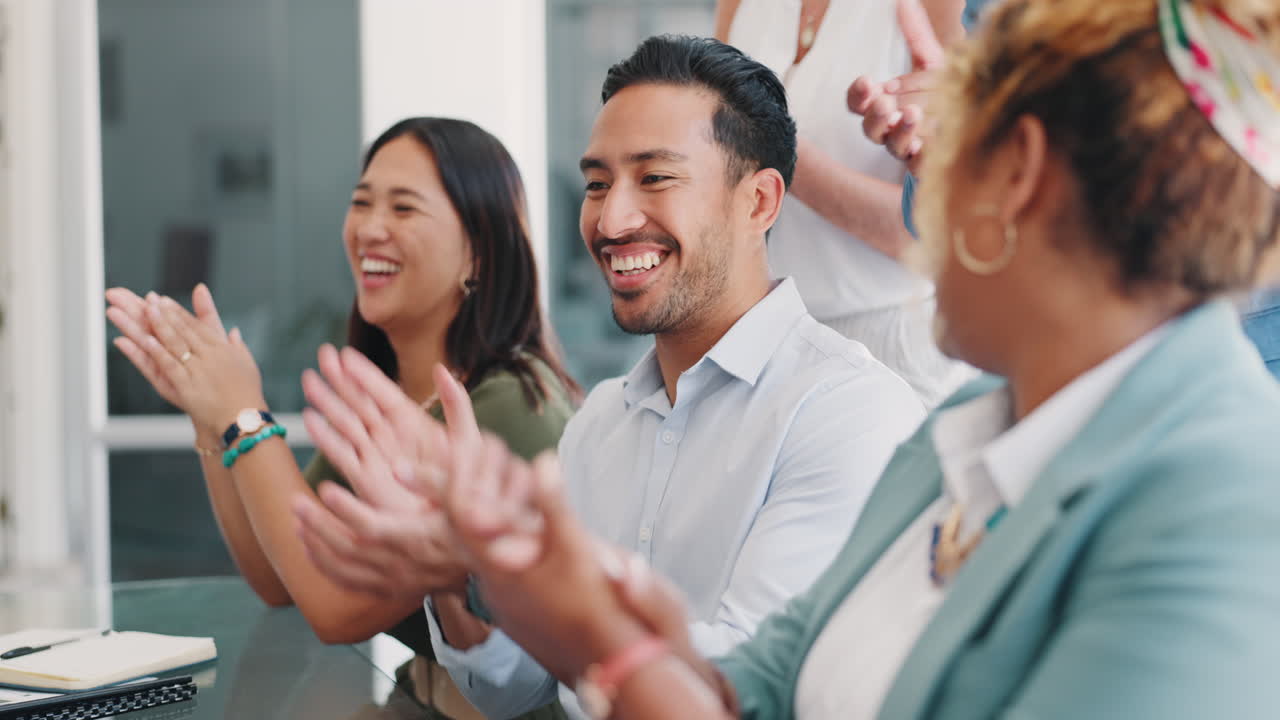 박수, 사업가들과 회의에 참석한 사람들
