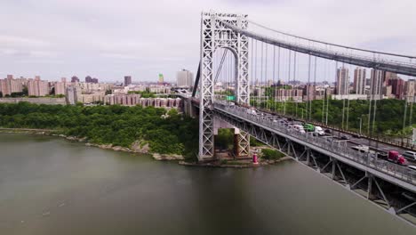 traffic entering new york on the george washington bridge