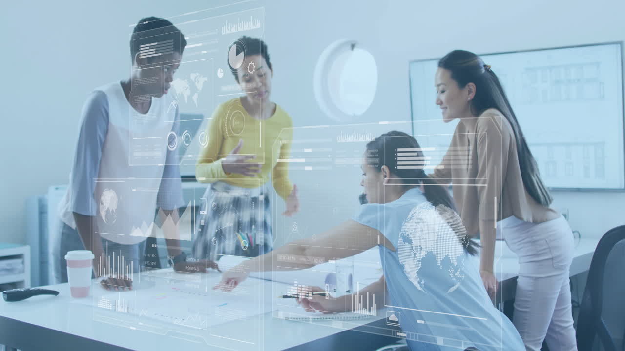 디지털 비즈니스 아이콘의 애니메이션과 사무실에서 다양한 비즈니스 사람들 위의 데이터 처리