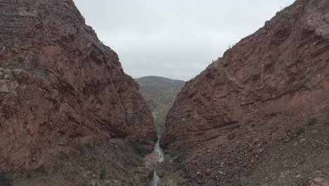 simpsons gap in west mcdonnell ranges in northern territory