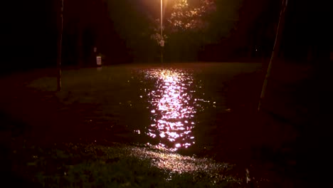 escenas dramáticas de inundaciones nocturnas en carlisle lake district 2015