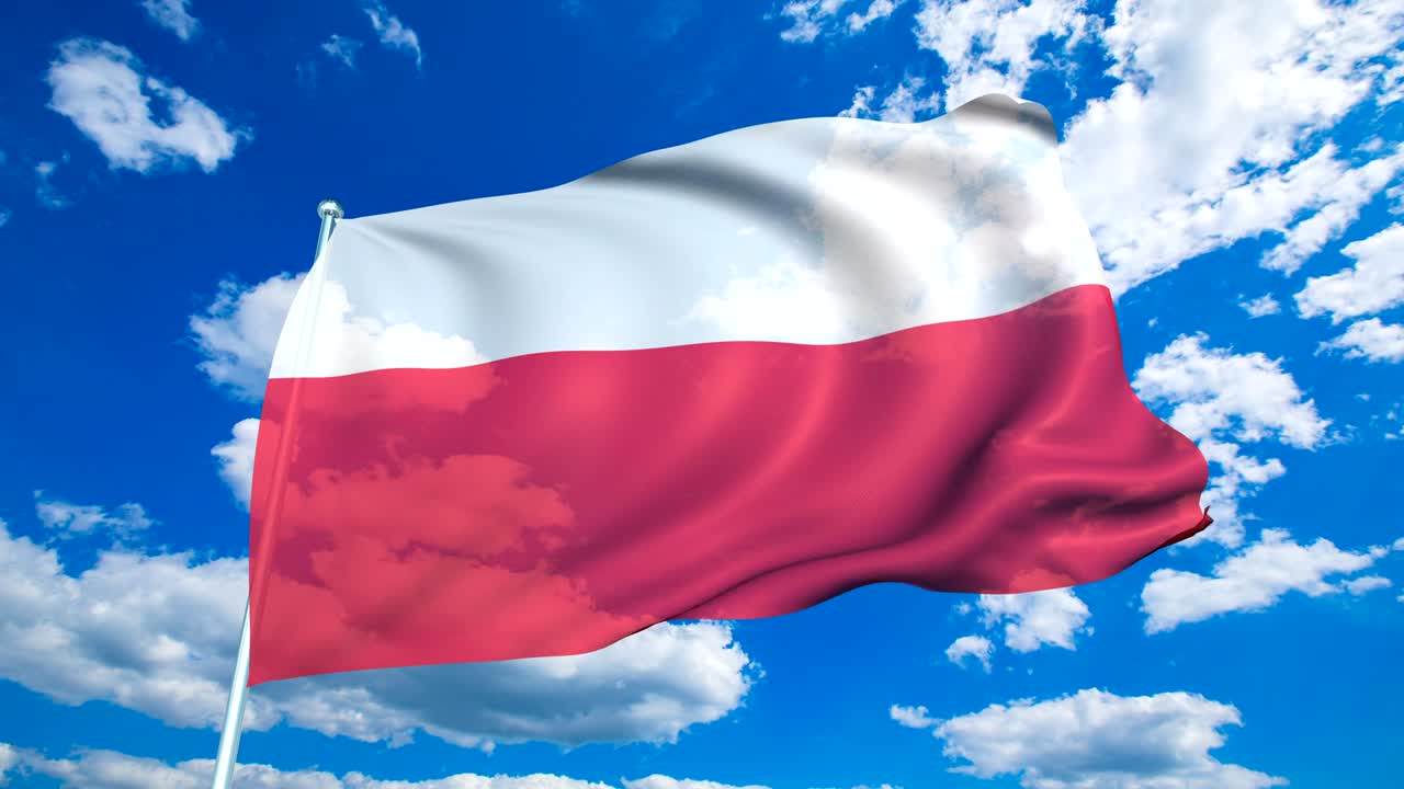 구름이 가득한 하늘을 배경으로 직물 구조로 된 폴란드의 발 (loopable)