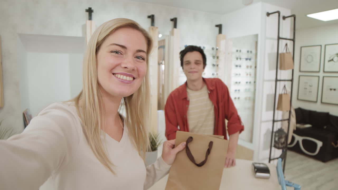 selfie de un cliente en un óptico