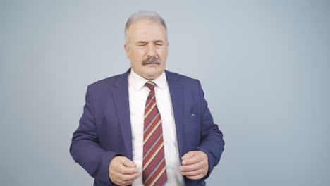 el hombre de negocios estornudando.
