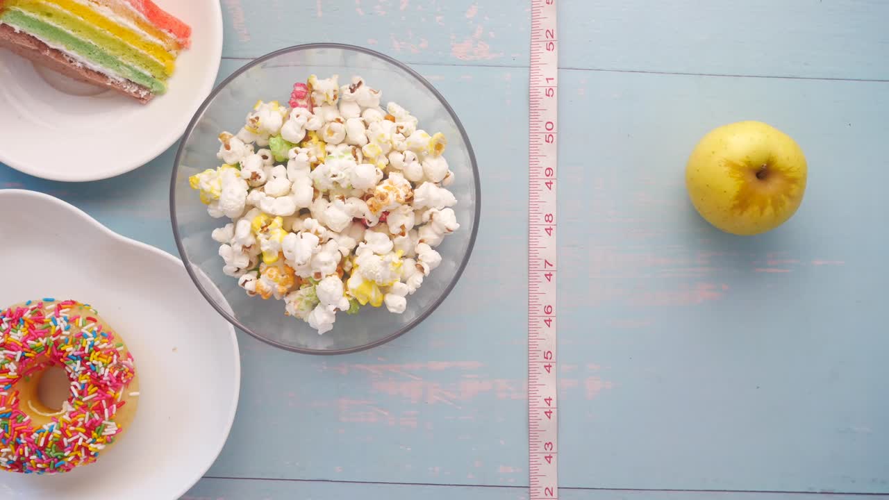 건강한 음식 선택과 건강하지 않은 음식 선택