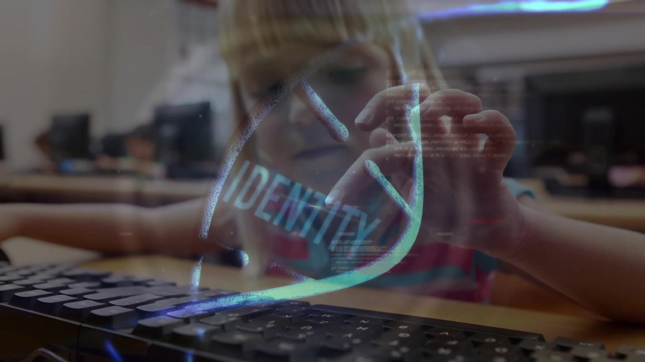 Animazione di elaborazione dati su una studentessa caucasica che usa un computer.