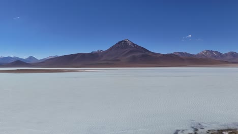 Salar-De-Uyuni,-Bolivien,-Südamerika,-Wüste,-Salzwüste,-Landschaften,-Luftaufnahme,-Drohnenansicht,-Berge