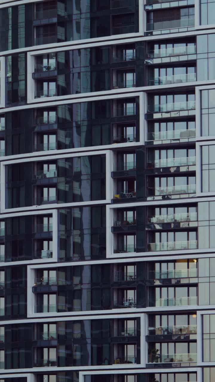 fachada de un edificio de apartamentos moderno
