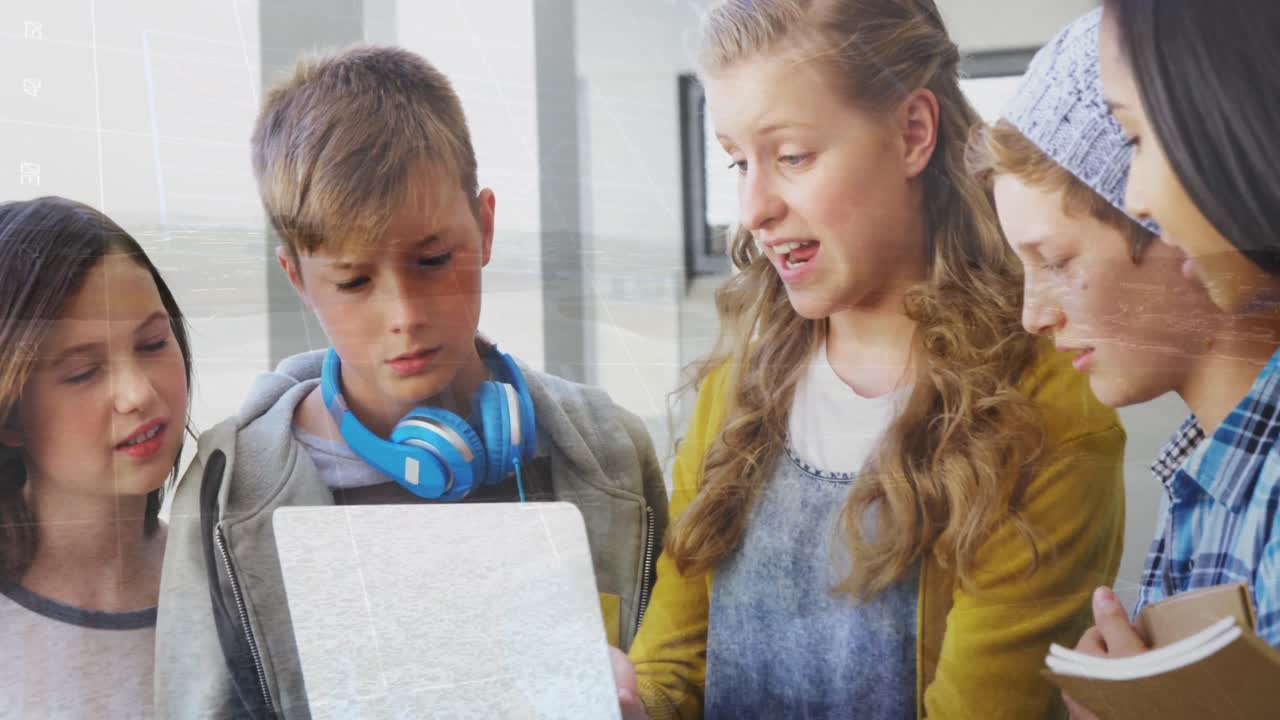 학교에서 노트북을 사용하는 다양한 학생들의 그룹에서 데이터 처리의 애니메이션