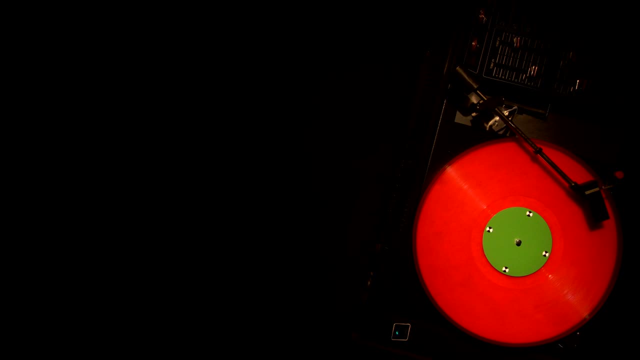 플레어 (pleur) 는 오래된 턴테이블 4k  뷰에서 노래를 재생합니다.