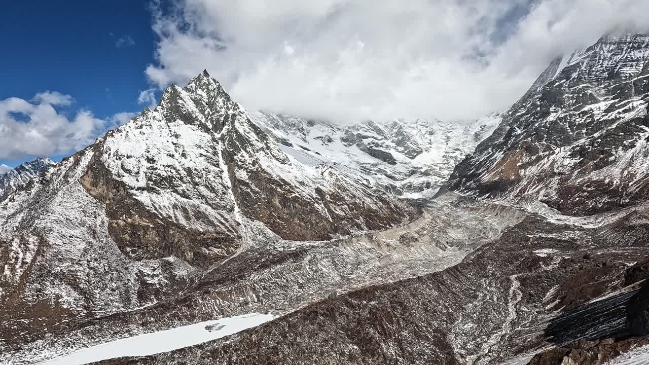 impresionantes vistas panorámicas desde la cumbre de kyanjin ri en las altas montañas del himalaya, nepal