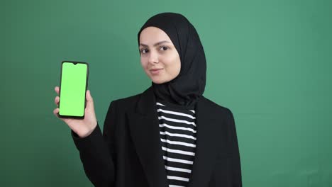 girl showing chromakey