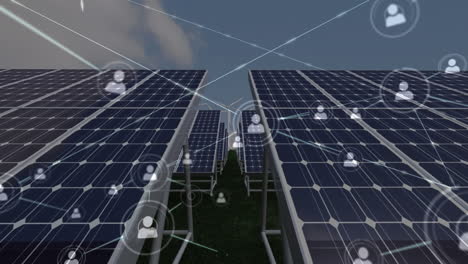 animación de la red de conexiones con iconos sobre paneles solares