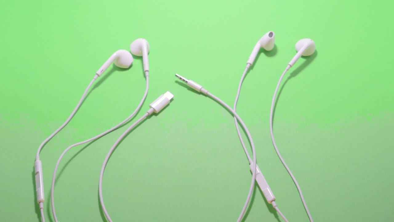 헤드폰 미니 잭 대 라이트닝 커터 어터 고립 chromakey