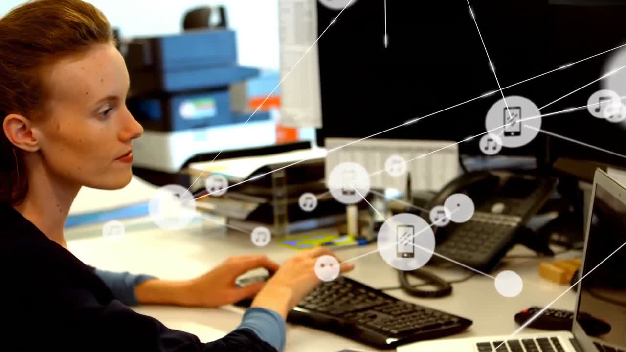 사무실에서 노트북과 컴퓨터를 사용하여 백인에 대한 디지털 아이콘 네트워크의 애니메이션