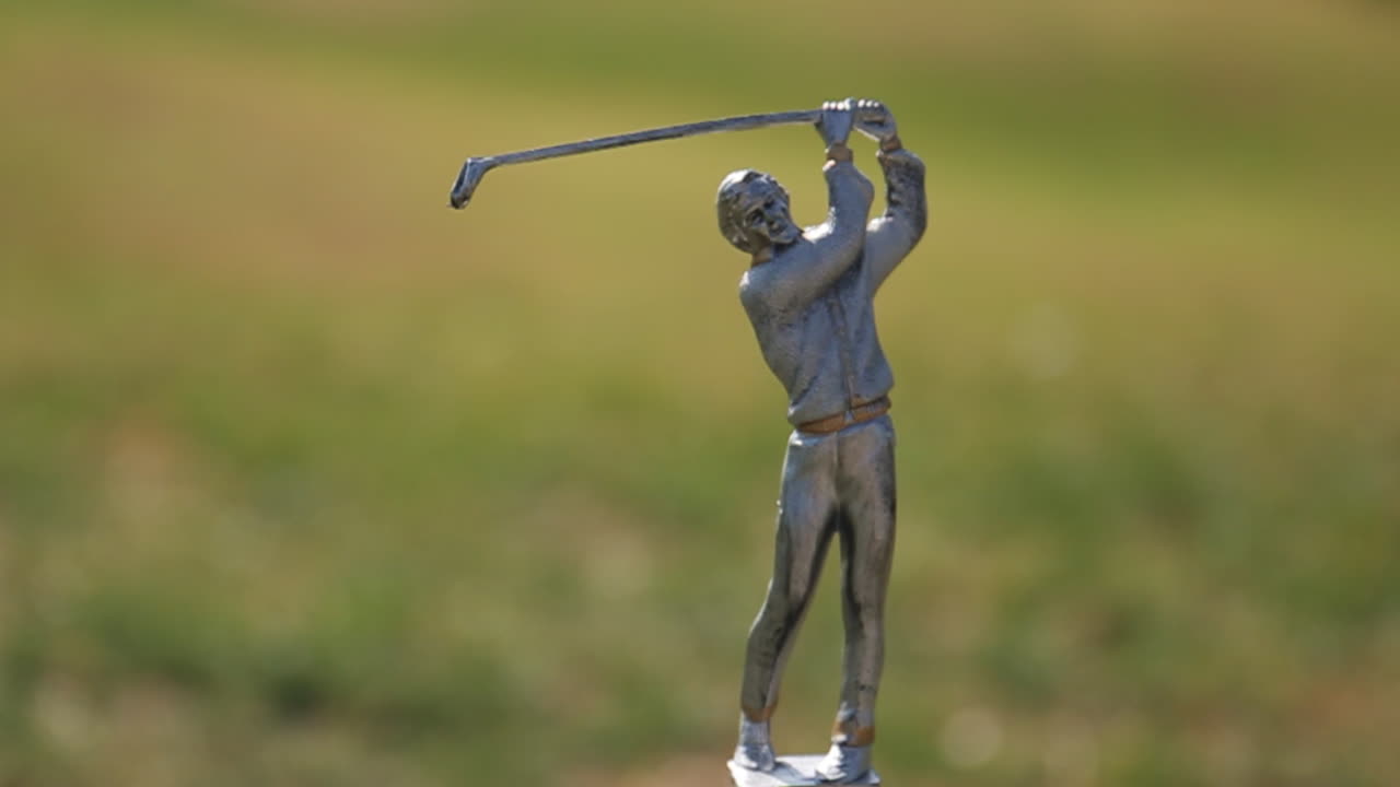 Golf statuette