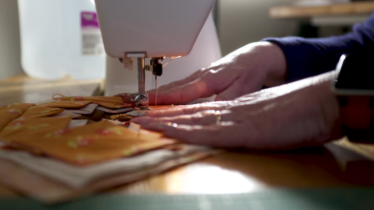 Sewing quilt scraps together to make a beautiful potholder in slow motion - ORANGE SCRAPS SERIES