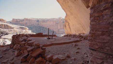 Perfekter-Kiva-Pueblo-Ruineneingang-Im-Bears-Ears-National-Monument,-Utah